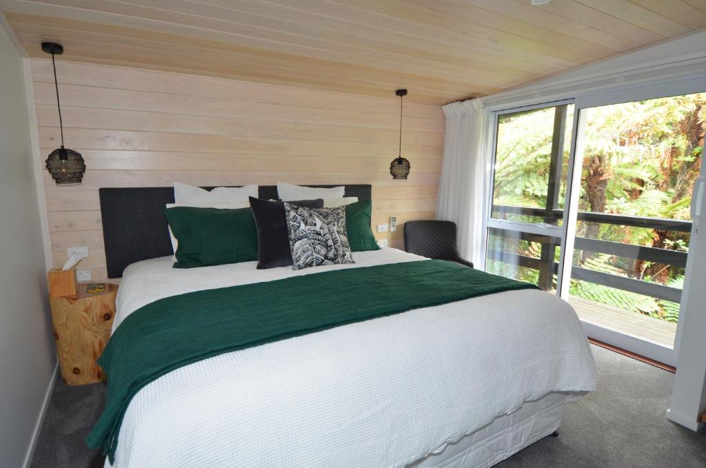Wairua Lodge - Rainforest River Retreat photo 2