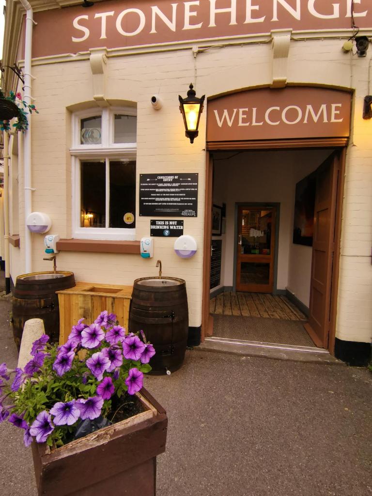 Stonehenge Inn & Shepherd's Huts photo 1