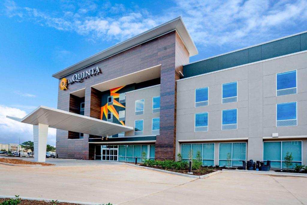 La Quinta Inn & Suites by Wyndham Katy image