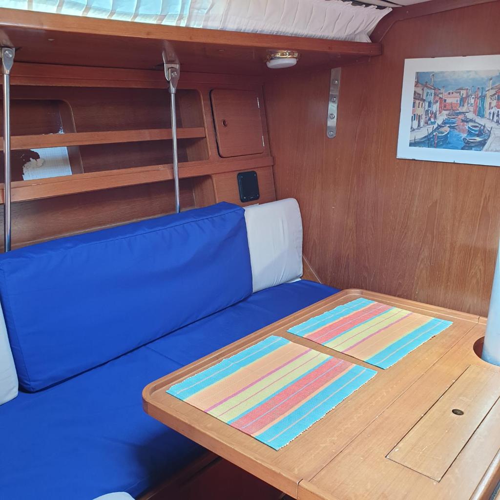 Bed & Boat Holiday photo 3