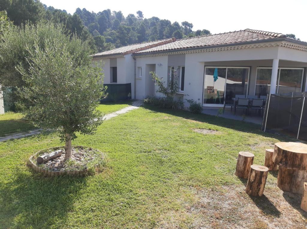 Maison avec piscine à l'orée de la forêt photo 2