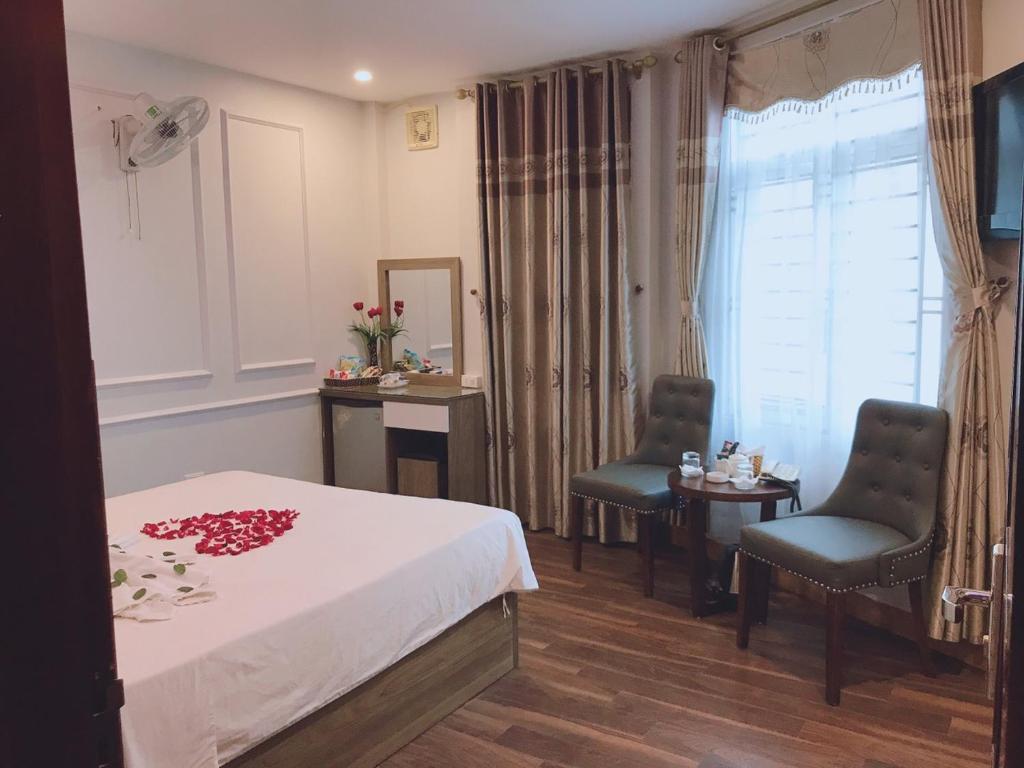 Двухместный (Улучшенный номер с кроватью размера «queen-size»), Hotel Việt Mỹ