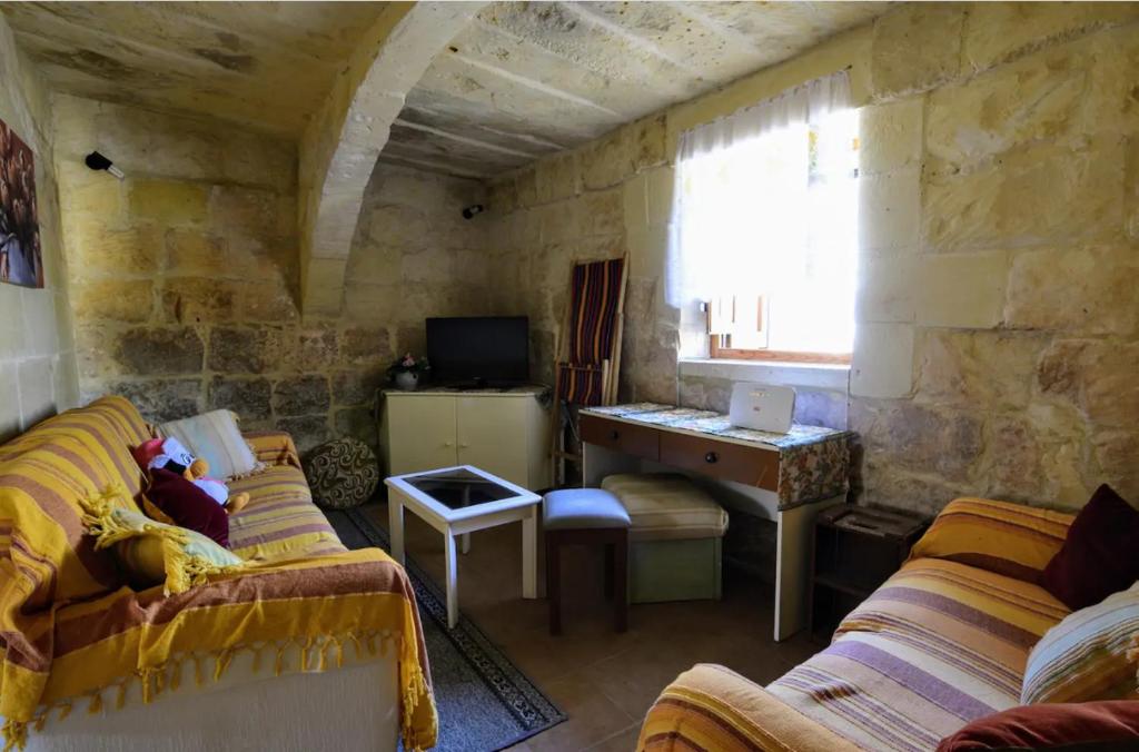 400YR Farmhouse in Xaghra Gozo - Separate Rooms photo 3