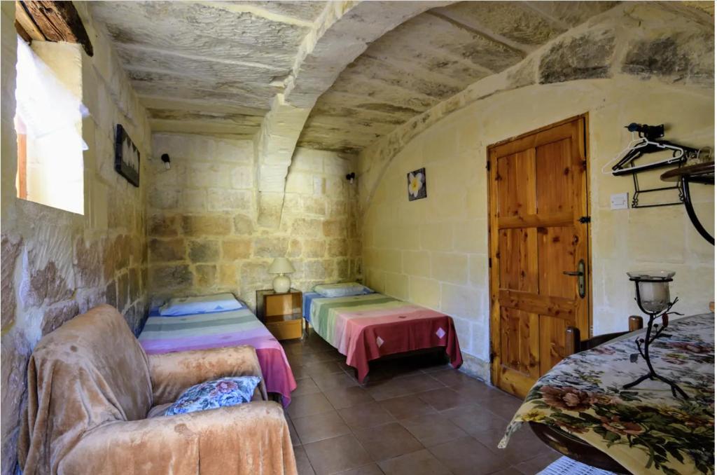 400YR Farmhouse in Xaghra Gozo - Separate Rooms photo 1