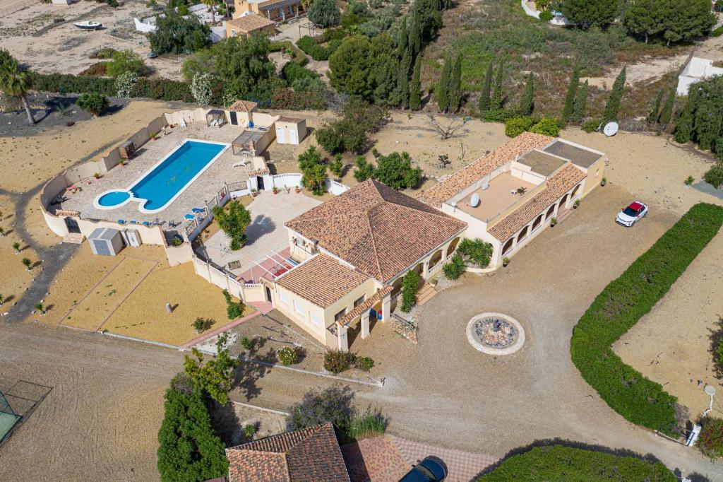 Casa Mari - fabulous semi-detached villa with swimming pool, tennis court and huge gardens photo 4