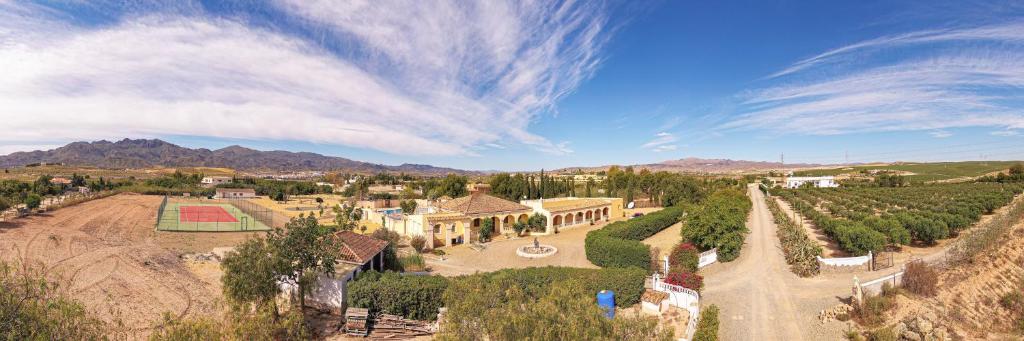 Casa Mari - fabulous semi-detached villa with swimming pool, tennis court and huge gardens photo 2