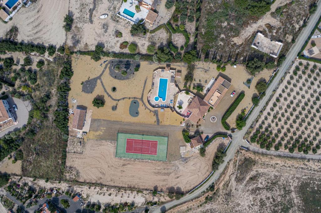Casa Mari - fabulous semi-detached villa with swimming pool, tennis court and huge gardens photo 1