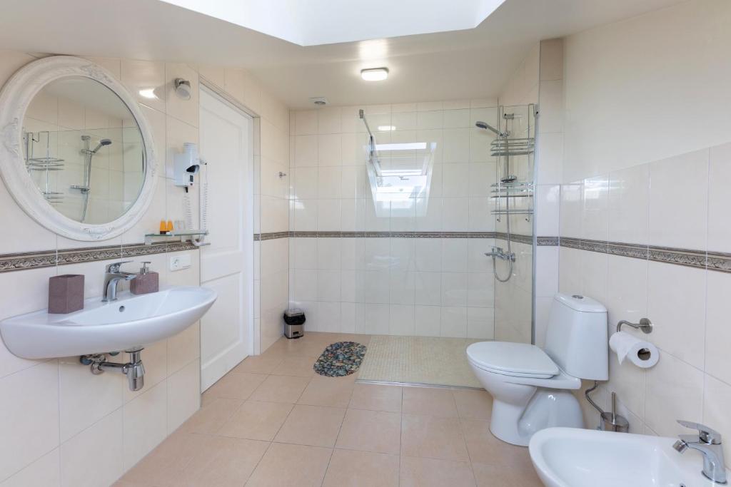 Семейный (Семейный номер Делюкс с доступом в боулинг), Spare Hotel