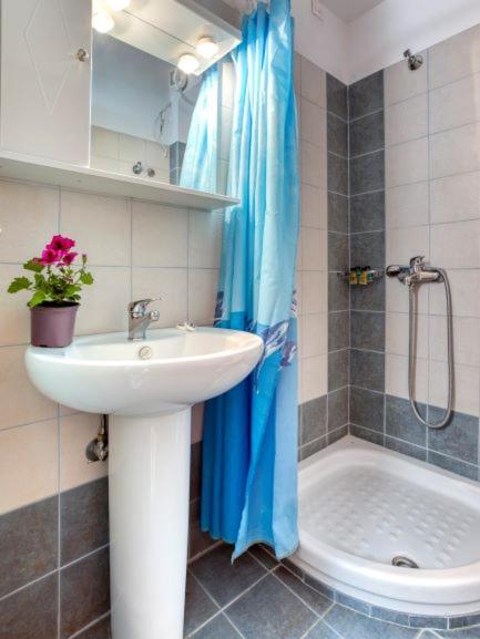 Niovi Luxury Apartments photo 2