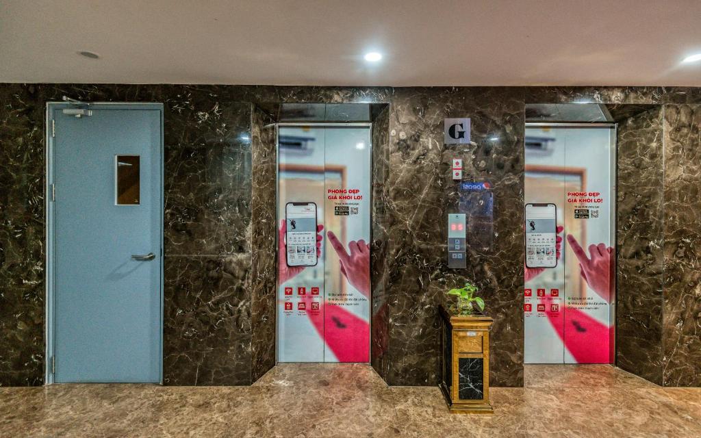 RedDoorz Premium near E-Town 3