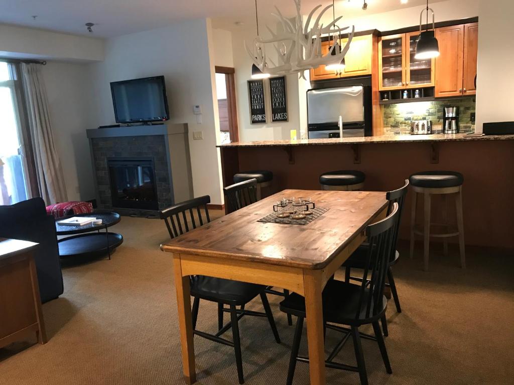 Luxurious & Spacious Mountain Retreat photo 2