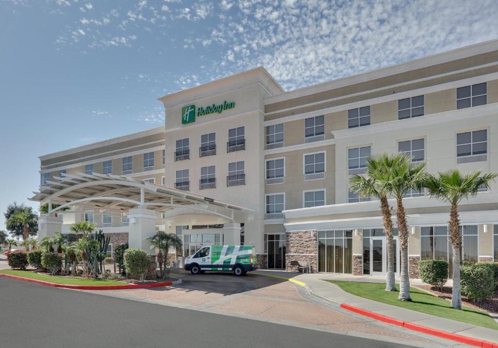 Holiday Inn Yuma, an IHG Hotel image