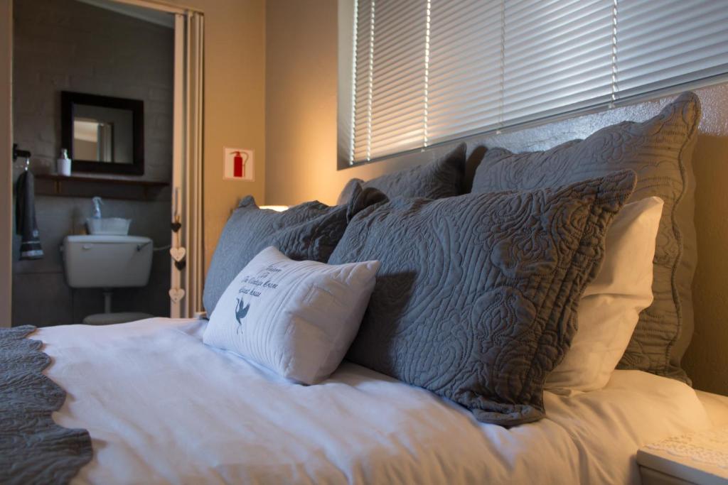 The Vintage Crane Guest House photo 4