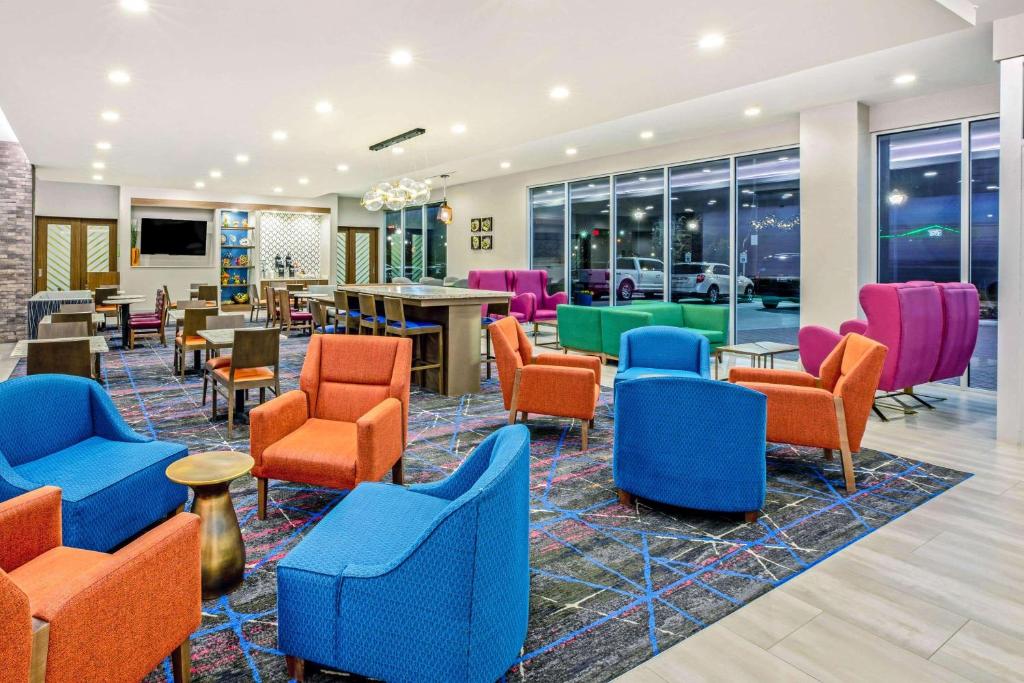 La Quinta by Wyndham Waco Baylor Downtown photo 2