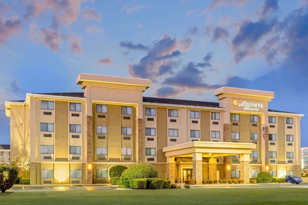 La Quinta by Wyndham Midwest City - Tinker AFB photo 1