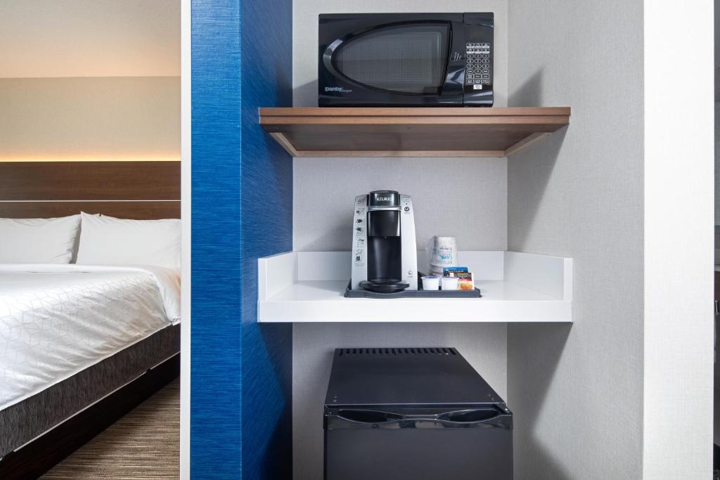 Holiday Inn Express & Suites Halifax Airport, an IHG Hotel photo 4