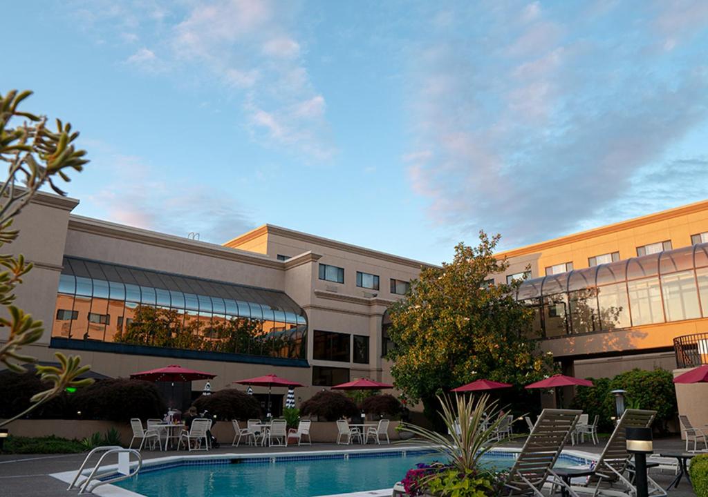 Monarch Hotel & Conference Center image