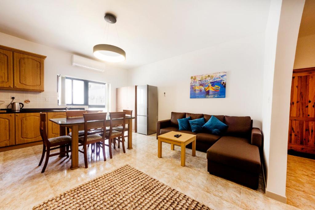 Central 3 Bedroom Entire Apartment Msida photo 4