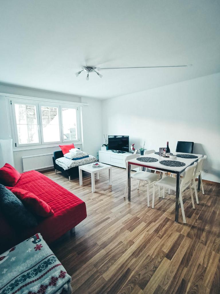 4P Apartment photo 3
