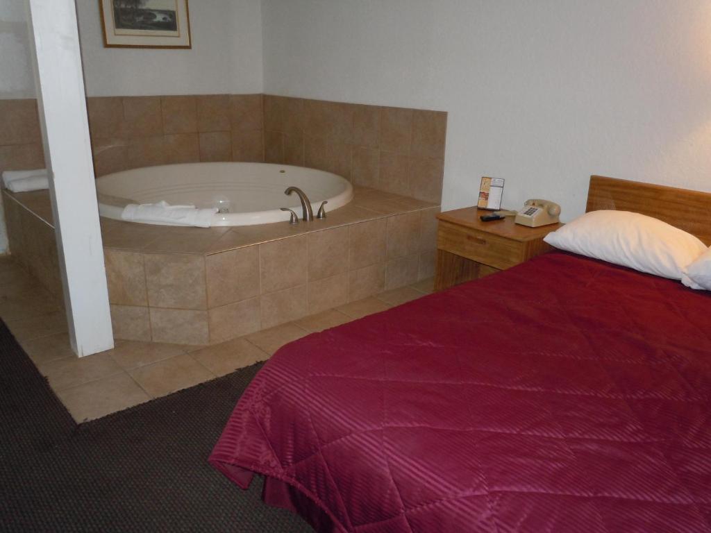 Travelodge by Wyndham Grand Rapids North photo 4