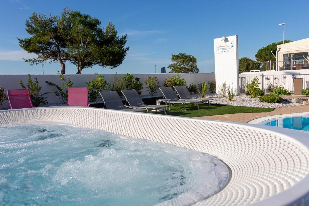 Hôtel Restaurant Le Grand Large - Face à la plage - Ile de Ré photo 1