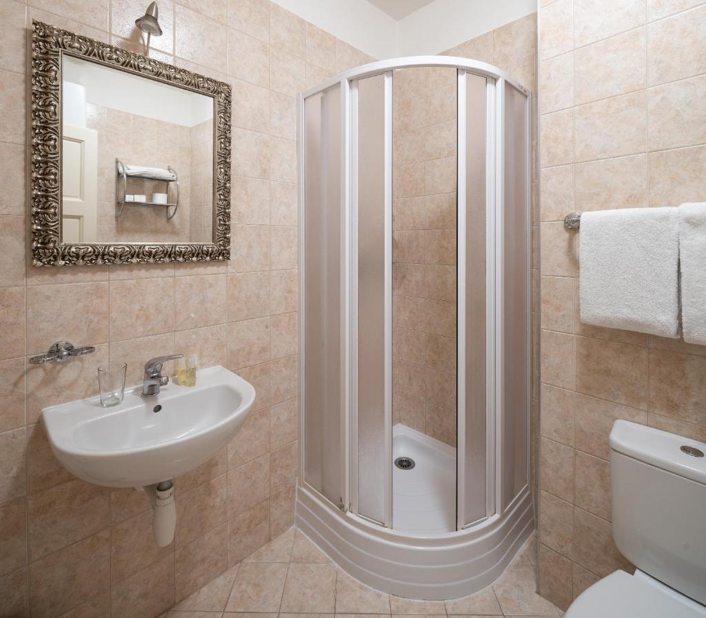 Двухместный (Queen Deluxe Room with Street View), Апарт-отель Residence Green Lobster