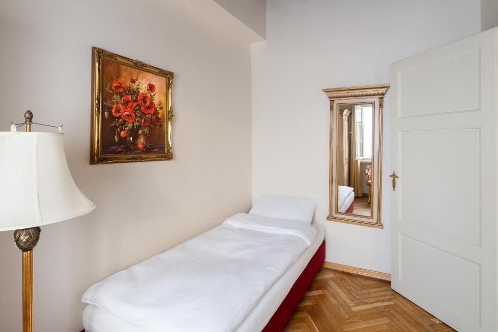 Двухместный (Queen Deluxe Room with Street View), Апарт-отель Residence Green Lobster