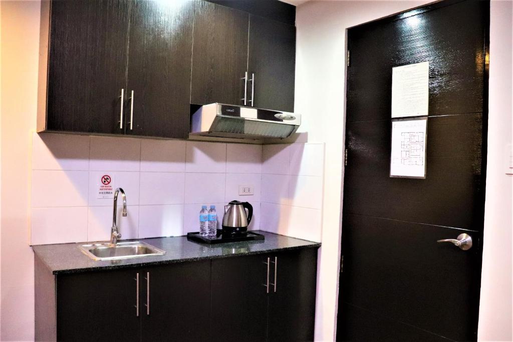 Двухместный (Стандартный двухместный номер с 2 отдельными кроватями), The Studio 18 Residences