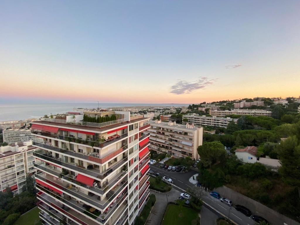Appartement 2 pièces vue mer à Nice Fabron les Constellations Piscine 10mn promenade des Anglais photo 3