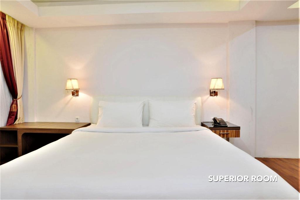 Двухместный (Улучшенный двухместный номер с 1 кроватью), ZEN Rooms Kasira Bintaro Sektor 7