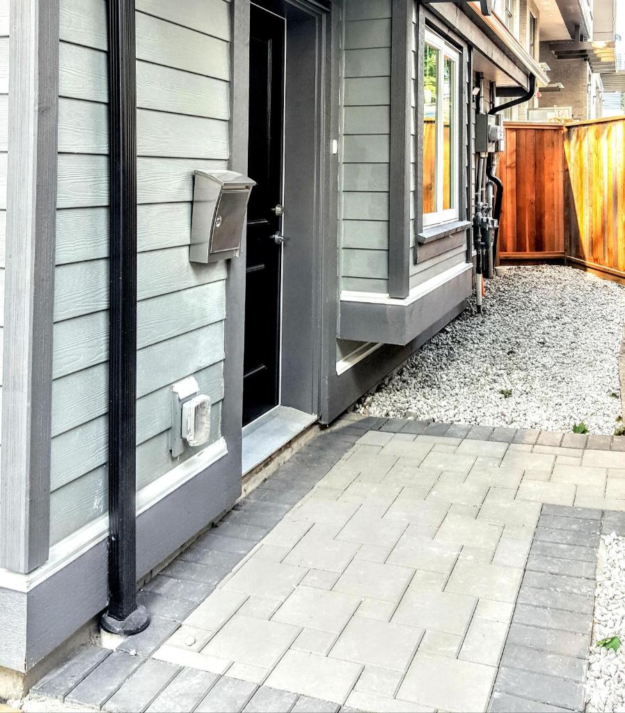 New Urban Modern Main St. Coach House photo 1