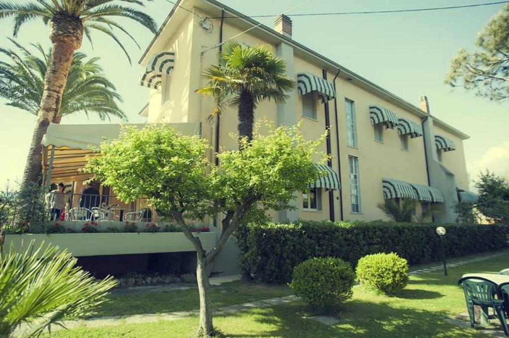 Hotel Parma Mare photo 1