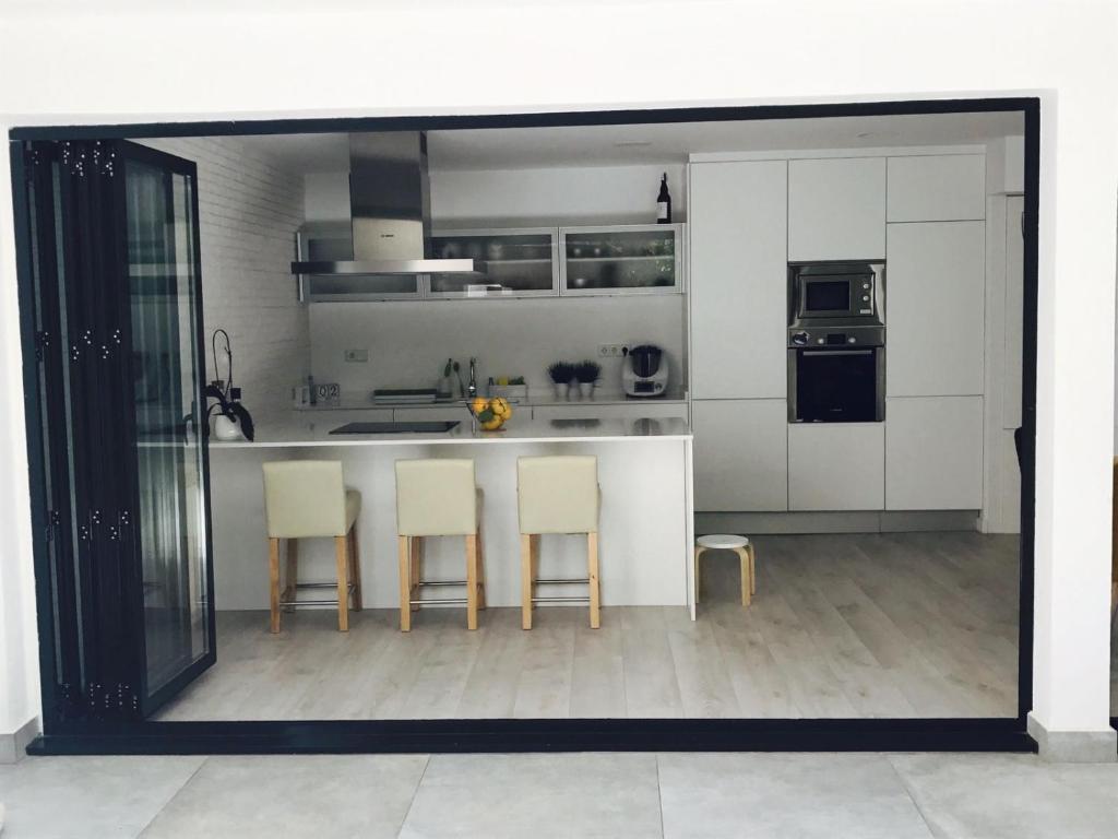 Minimalist house by the Mediterranean sea. photo 3