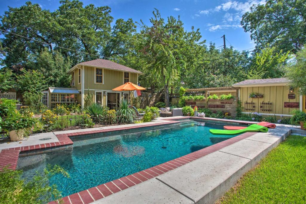 The Quarters at Fairmount Cottage with Shared Pool photo 2