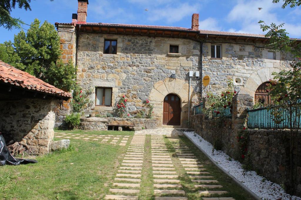 La Casa del Diezmo de la Montaña Palentina photo 1