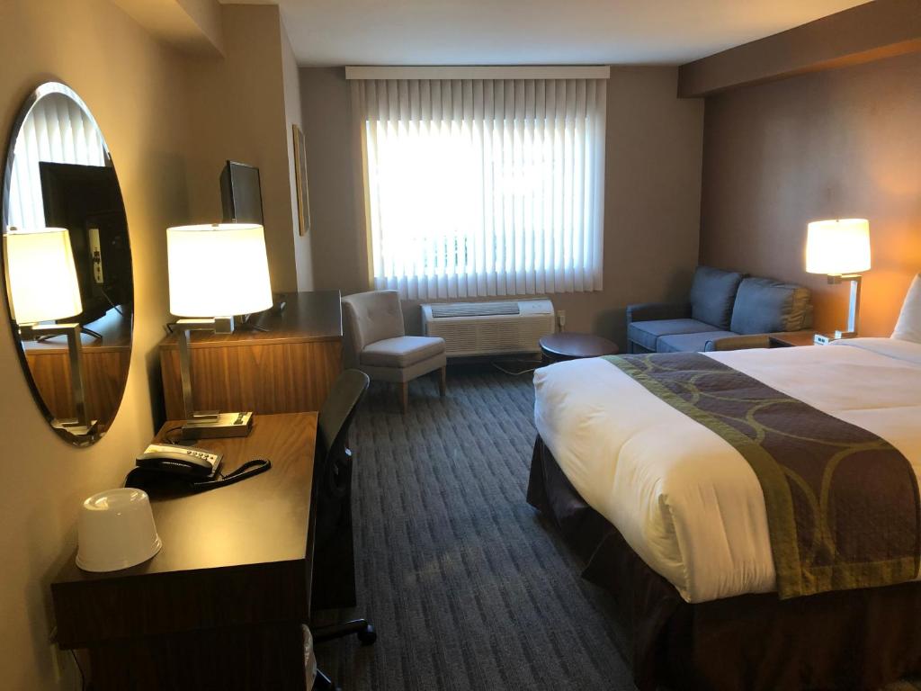 Super 8 by Wyndham Lynnwood photo 4