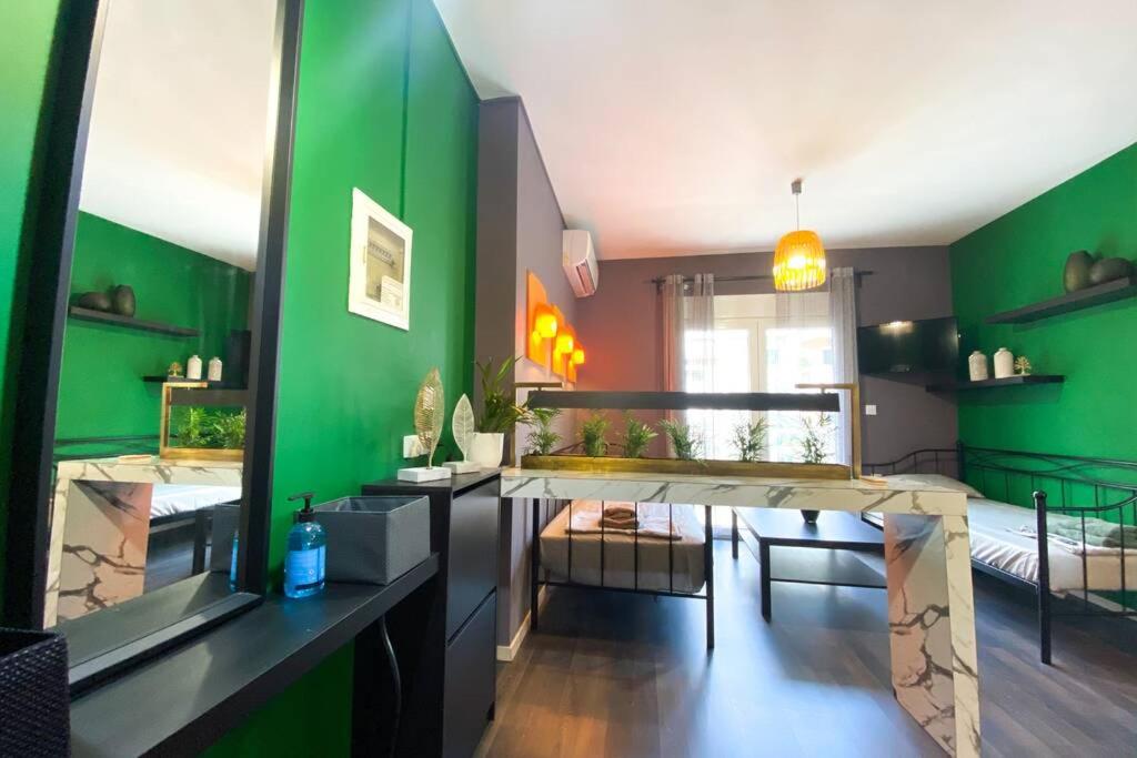 Green apartment with view photo 2