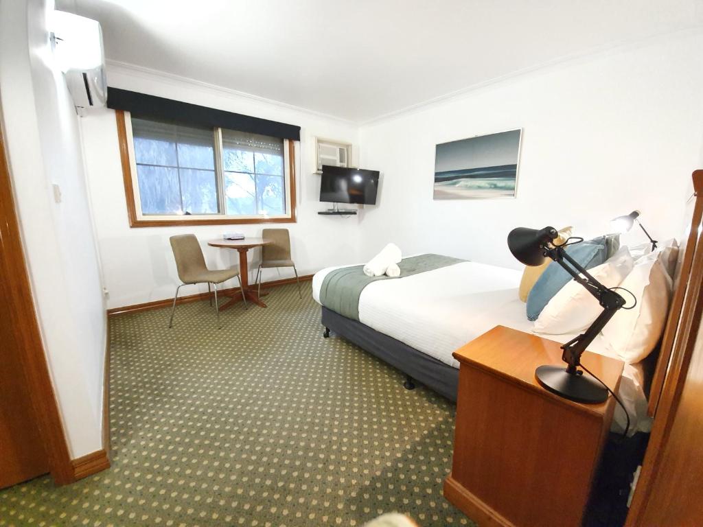 Bell Motel photo 4