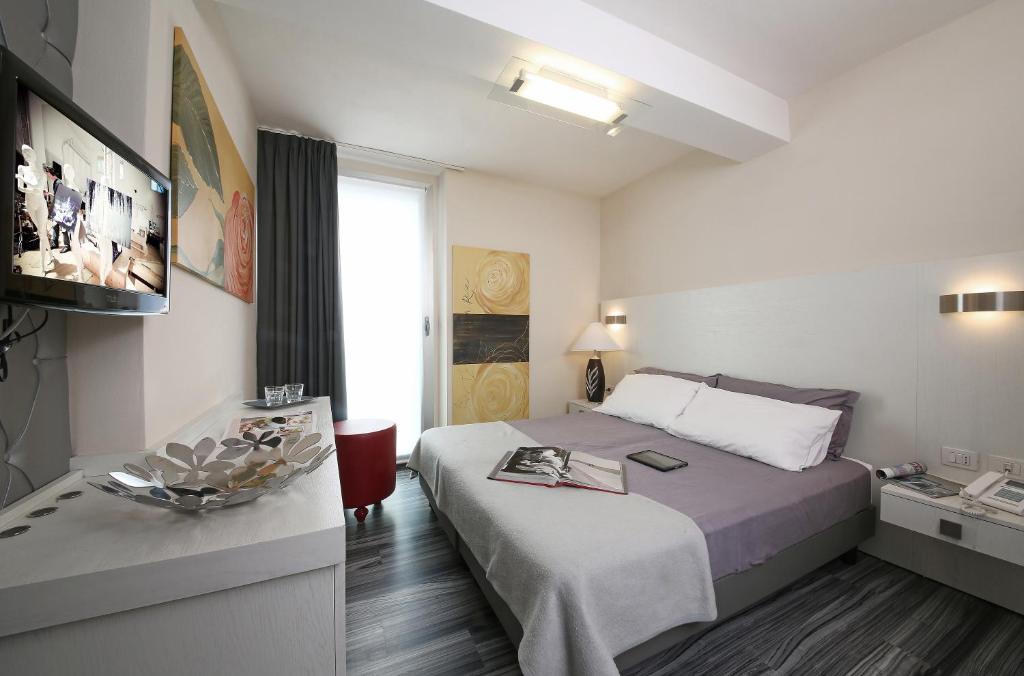 Happy Hotel Atelier Gardone Riviera Centro & Beach photo 2