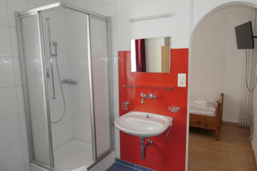 Одноместный (Одноместный номер с душем), Hotel Franziskaner