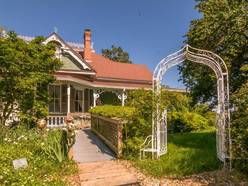 Holly House of Hamilton photo 3