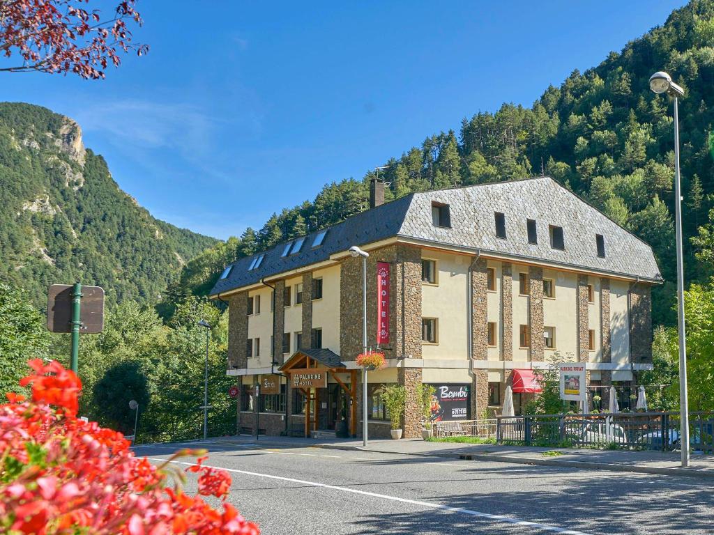 {
  "en-gb": "Hotel Palarine"
}