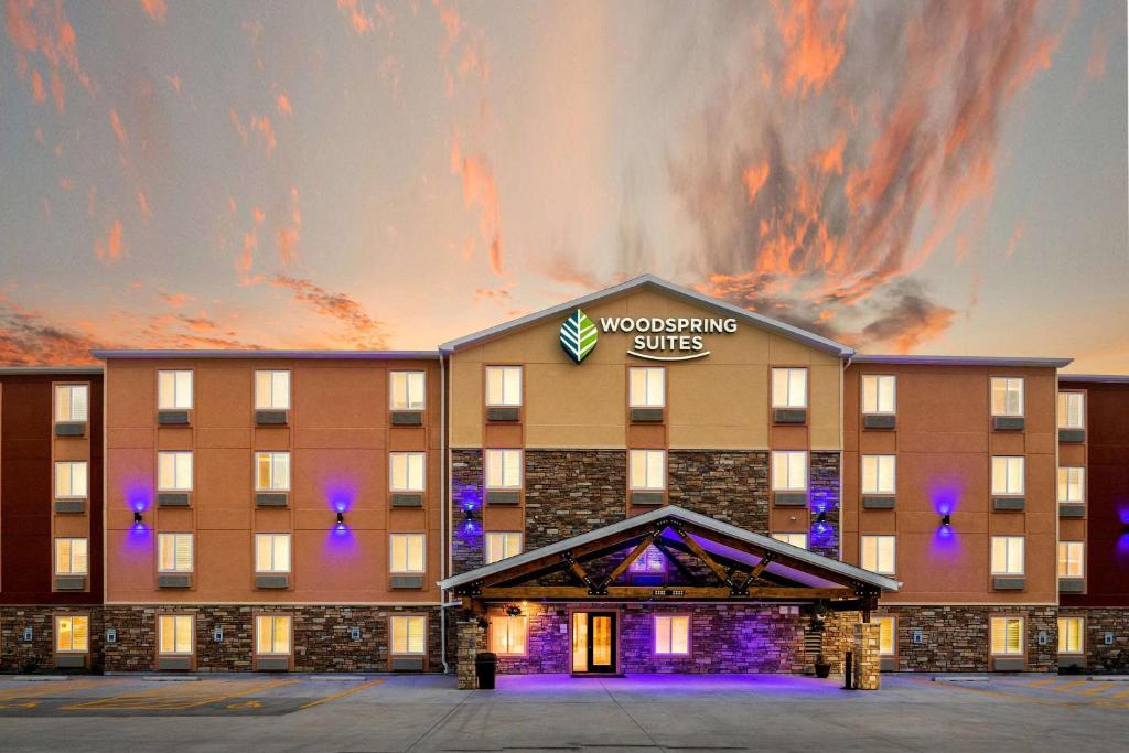 WoodSpring Suites Davenport Quad Cities image