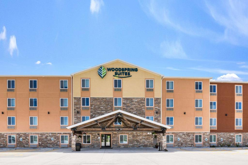WoodSpring Suites Davenport Quad Cities photo 2