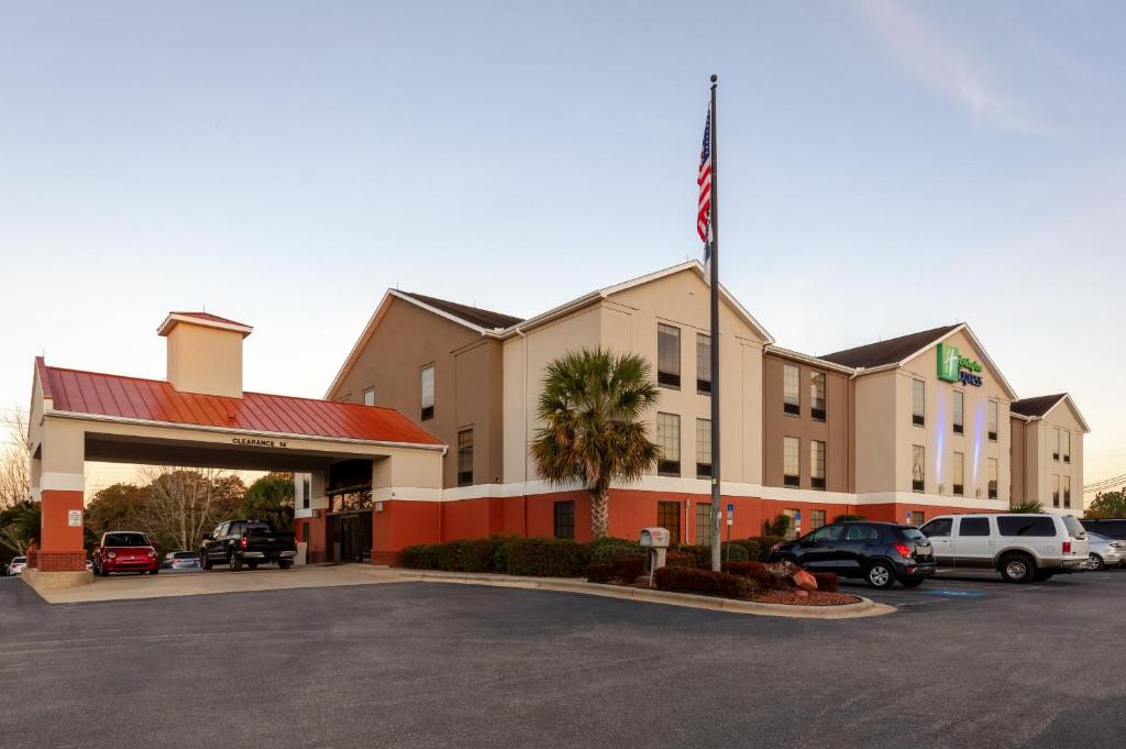 Holiday Inn Express Hotel & Suites Milton East I-10, an IHG Hotel image
