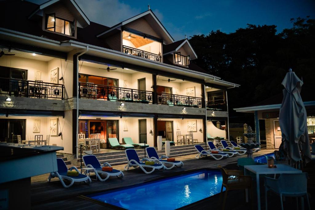 CocoLux Luxury Apartments photo 4