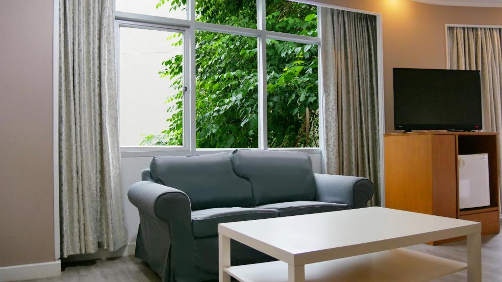Сьюит (Полулюкс), Отель Trang Hotel Bangkok