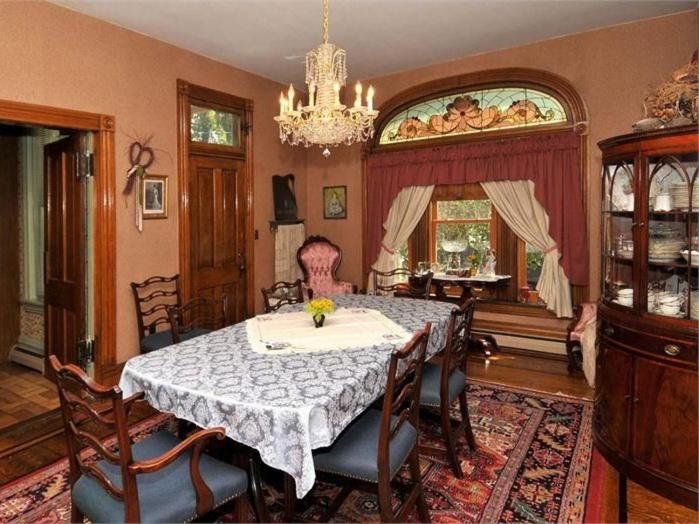 Victorian Loft Bed and Breakfast photo 4