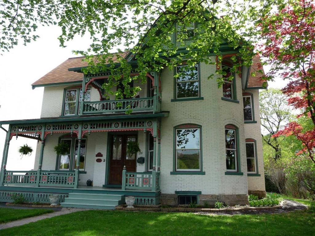 Victorian Loft Bed and Breakfast photo 1