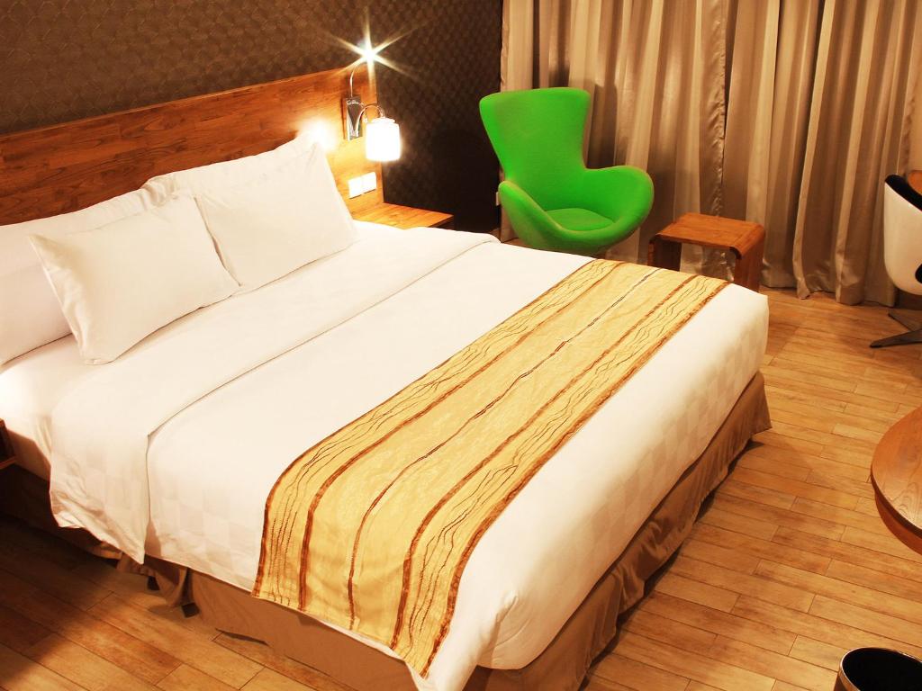 Двухместный (Улучшенный двухместный номер с 1 кроватью), Hariston Hotel&Suites, Pluit - Jakarta